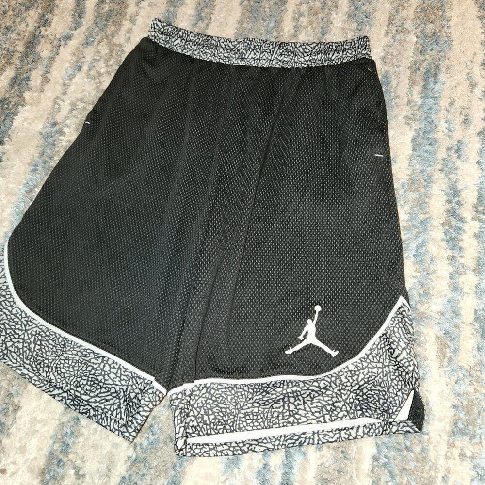 Nike Dri Fit Jordan Athletic Drawstring Shorts Bottom Black Gray Youth XL - Picture 3 of 7
